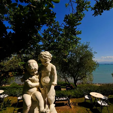 Готель Acquaviva Del Garda