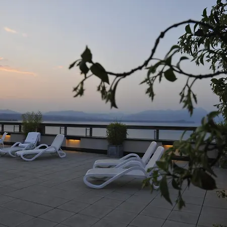 Готель Acquaviva Del Garda 4*