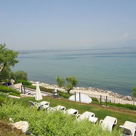 Готель Acquaviva Del Garda