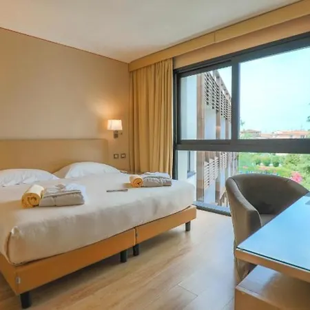 Готель Acquaviva Del Garda 4*