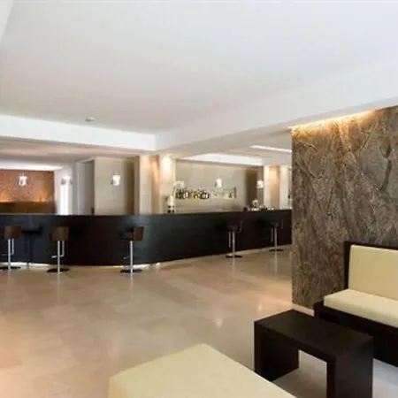 Готель Acquaviva Del Garda 4*